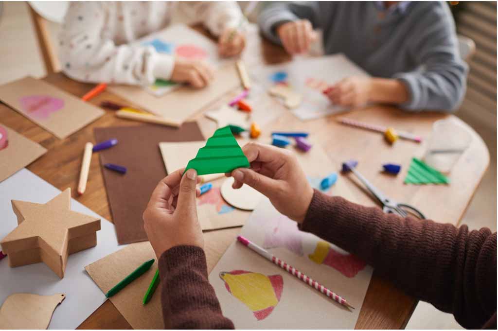 9 Kid-Friendly Holiday Crafts for a Fun & Cozy Cabin Stay