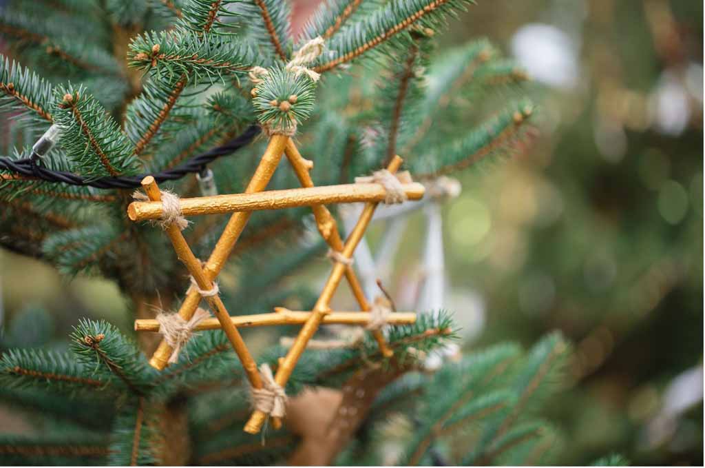 9 Kid-Friendly Holiday Crafts for a Fun & Cozy Cabin Stay